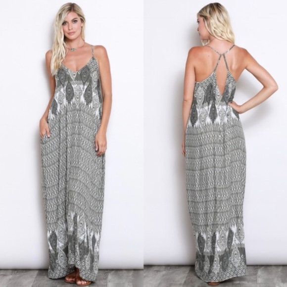 Glamvault Dresses & Skirts - Boho Printed V-Neck Maxi & Open Back